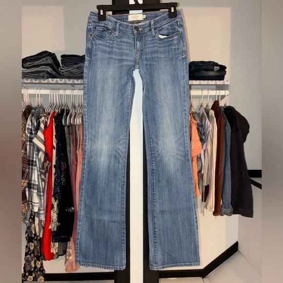 A&F Emma Low Rise Jeans - Picture 3 of 15